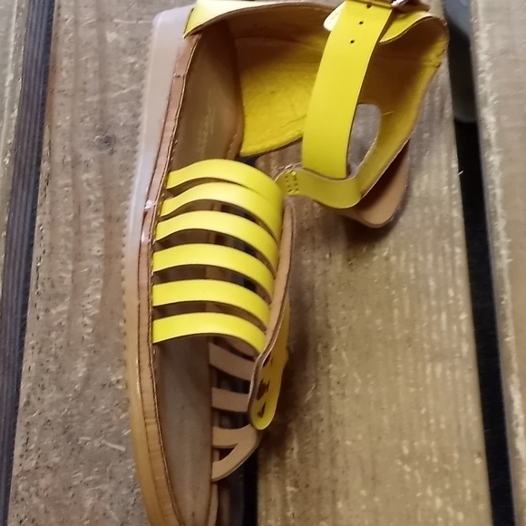 Women sandals size 6 8/2 - Picture 2 of 5